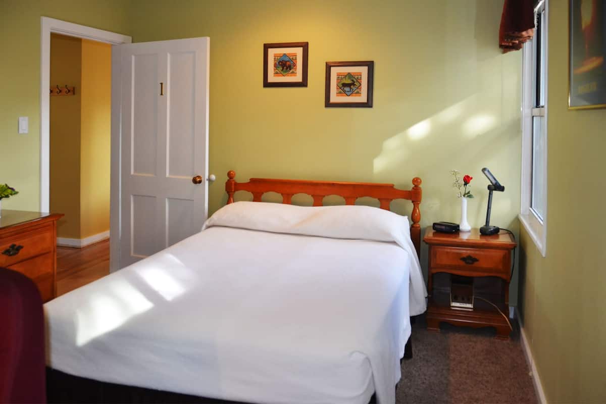 1 bedroom, desk, iron/ironing board (on request), WiFi (free)