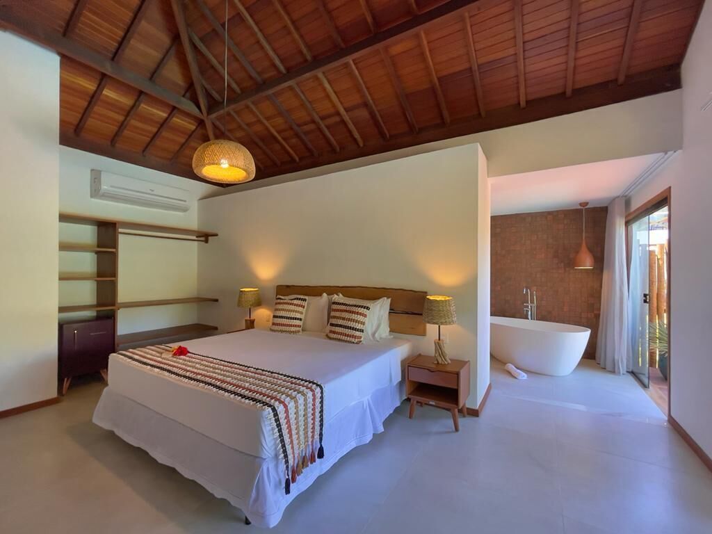 Minibar, coffres-forts dans les chambres, bureau, rideaux occultants