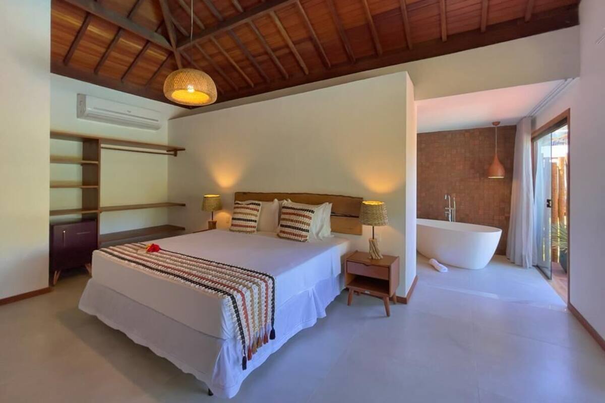 Minibar, Zimmersafe, Schreibtisch, Verdunkelungsvorhänge