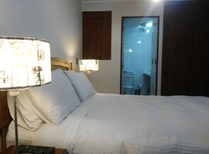 Bügeleisen/Bügelbrett, Zustellbetten, kostenloses WLAN, Bettwäsche