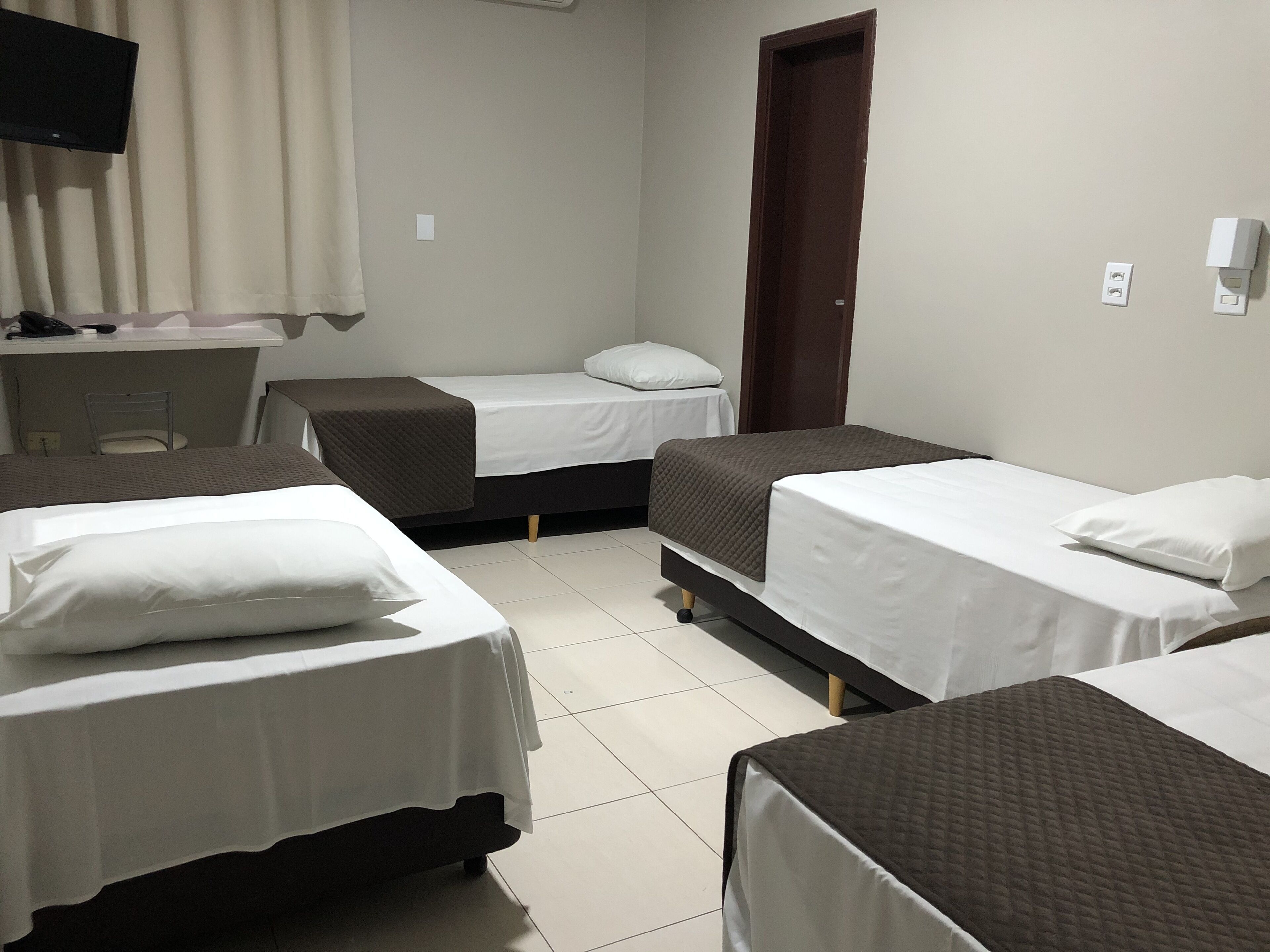 Premium bedding, minibar, free WiFi, bed sheets