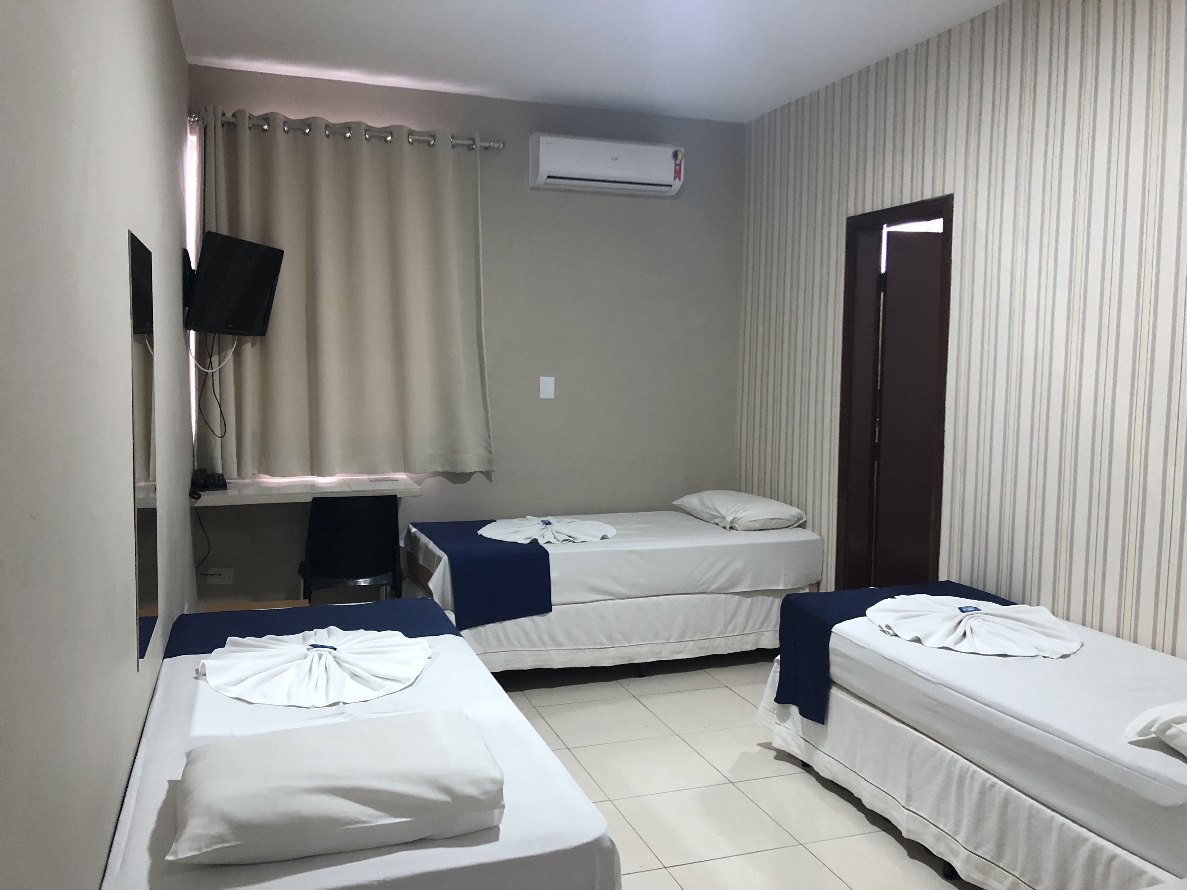 Premium bedding, minibar, free WiFi, bed sheets