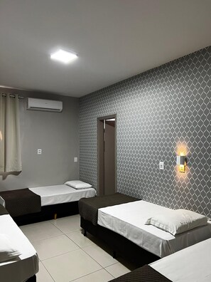 Premium bedding, minibar, free WiFi, bed sheets - Hotel Astória (Maringá)