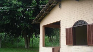 Chalé família, 2 quartos, quartos conectados, ao lado da montanha | Frigobar, roupa de cama