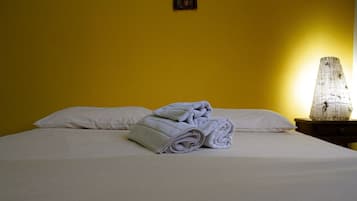 ميني بار وملاءات أسرّة