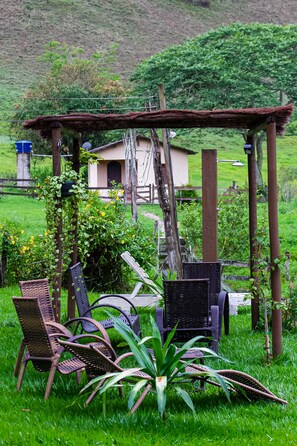 Family Chalet, 2 Bedrooms, Connecting Rooms, Mountainside | Minibar, bed sheets - Pousada Fazenda Polyanna (Mariana)