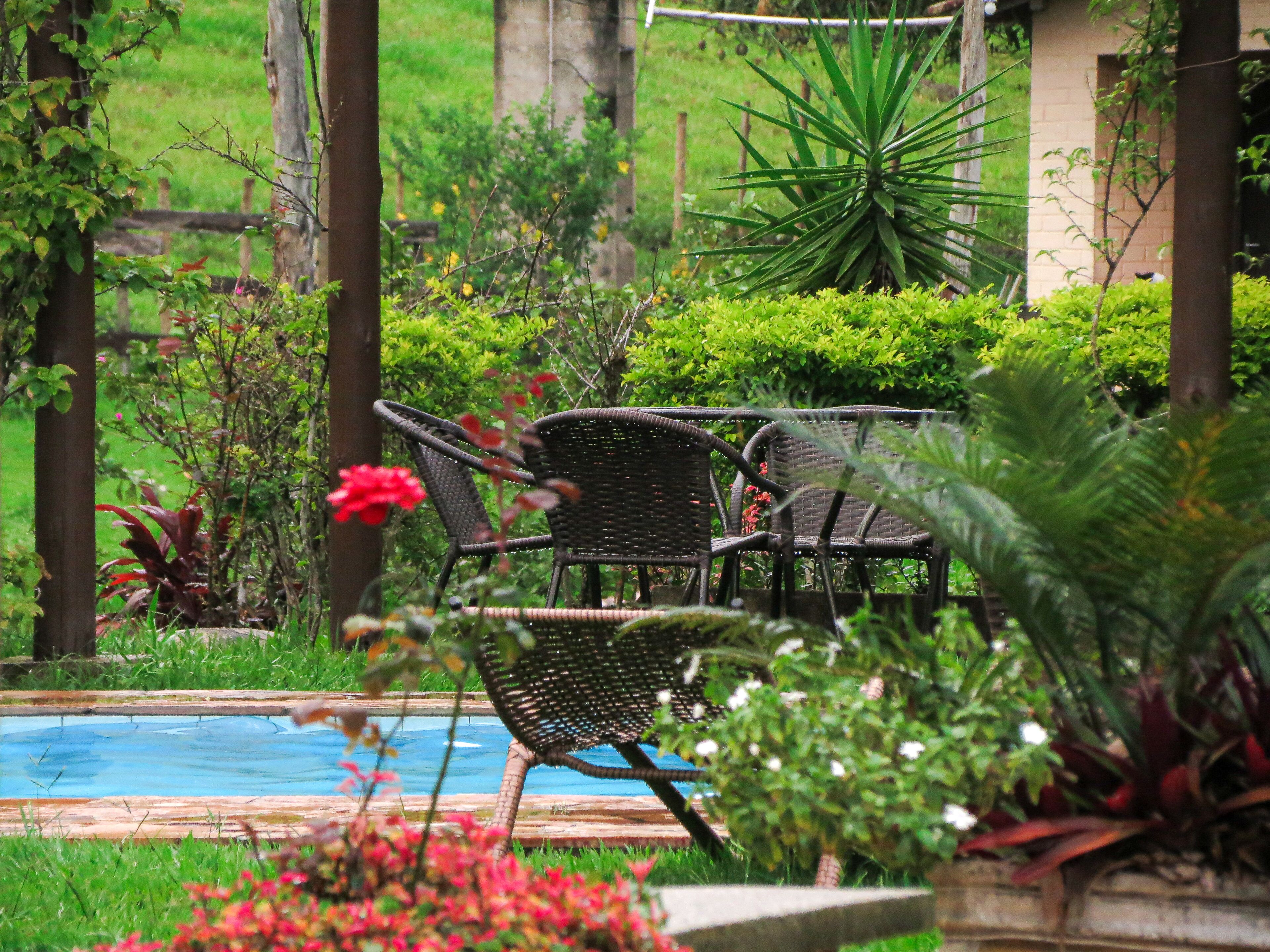 Piscina externa, barracas de cortesia, guarda-sóis