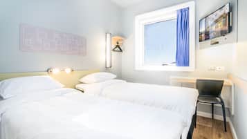 Standard Twin Room, 2 Twin Beds | Desk, free WiFi, bed sheets, wheelchair access