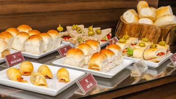 Free daily buffet breakfast