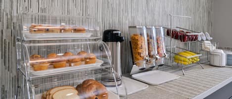 Tägliches inbegriffenes kontinentales Frühstück