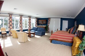 Egyptian cotton sheets, premium bedding, down comforters, minibar - Keyah Grande: Boutique Hotel (Pagosa Springs)