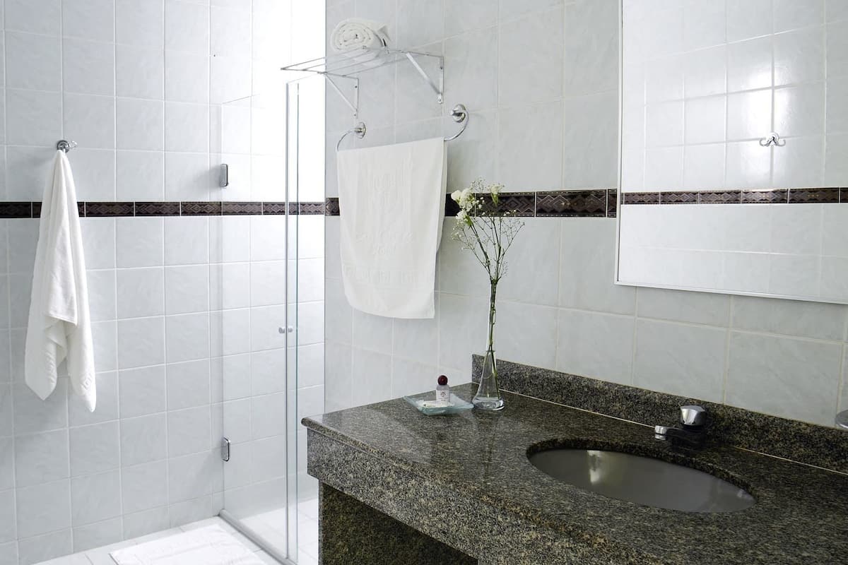 quadruple room | bathroom | shower, free toiletries, hair dryer, towels