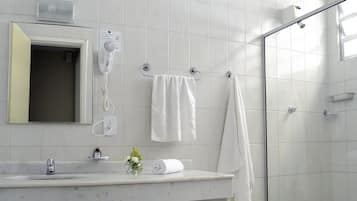 Triple Room | Bathroom