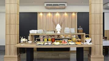 包含每日自助早餐