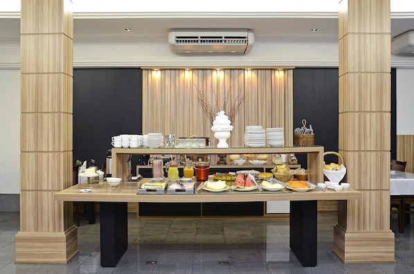 Buffet déjeuner gratuit tous les jours