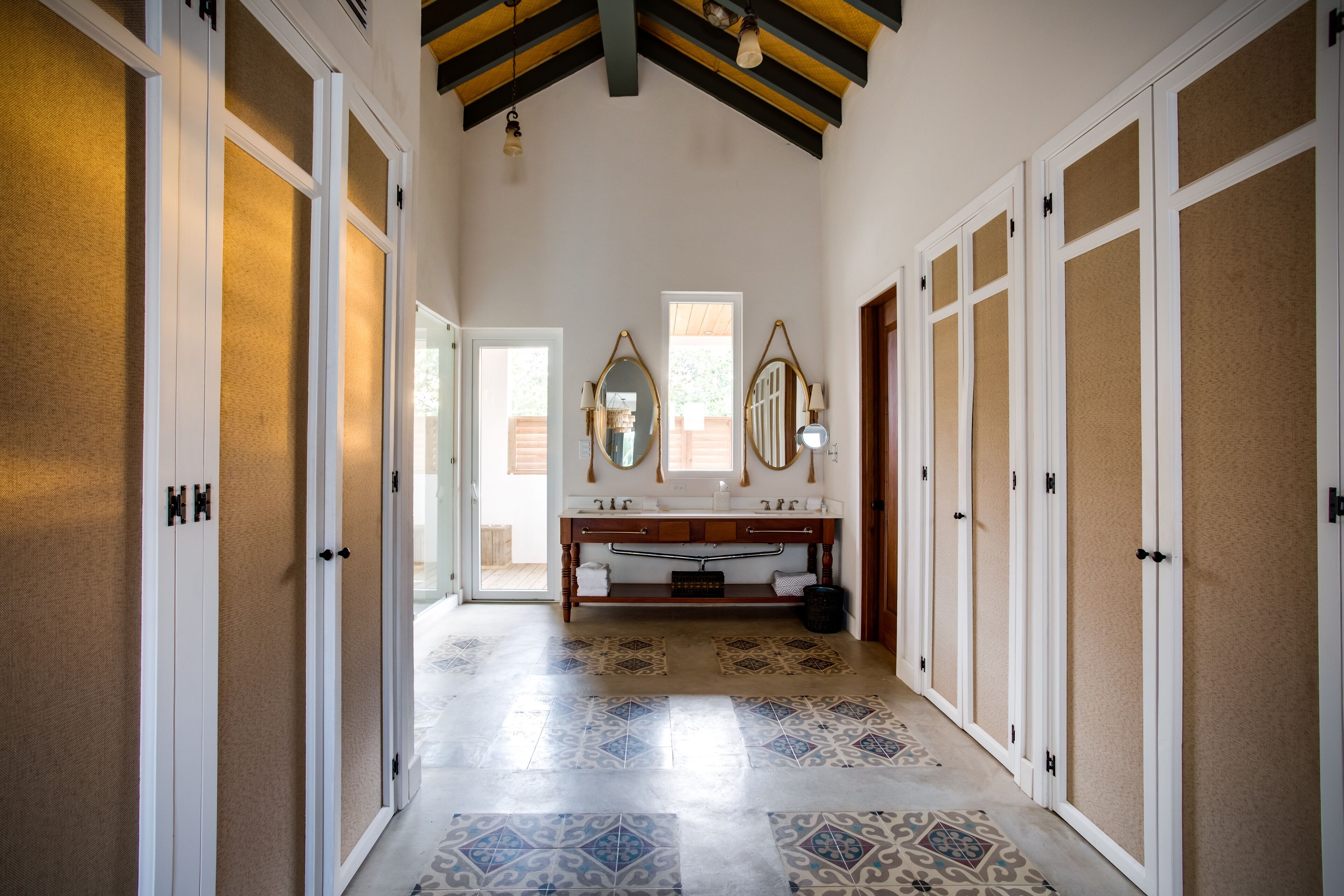 combined shower/bathtub, hair dryer, bathrobes, towels