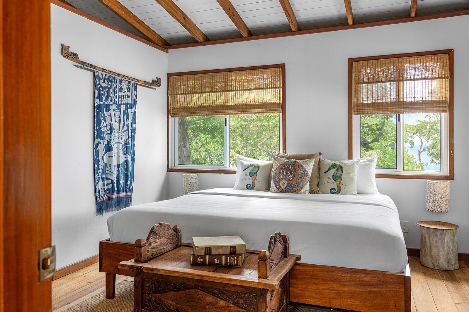 Egyptian cotton sheets, premium bedding, in-room safe