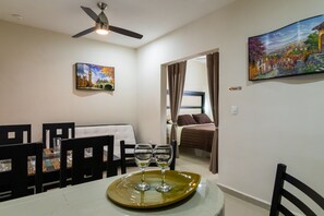 Traditional Flamingo Suite | Ylelliset vuodevaatteet, untuvapeitot, pimennysverhot