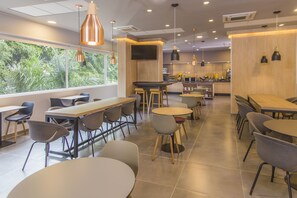 Free daily continental breakfast - City Express Plus by Marriott Medellin Colombia (Medellín)