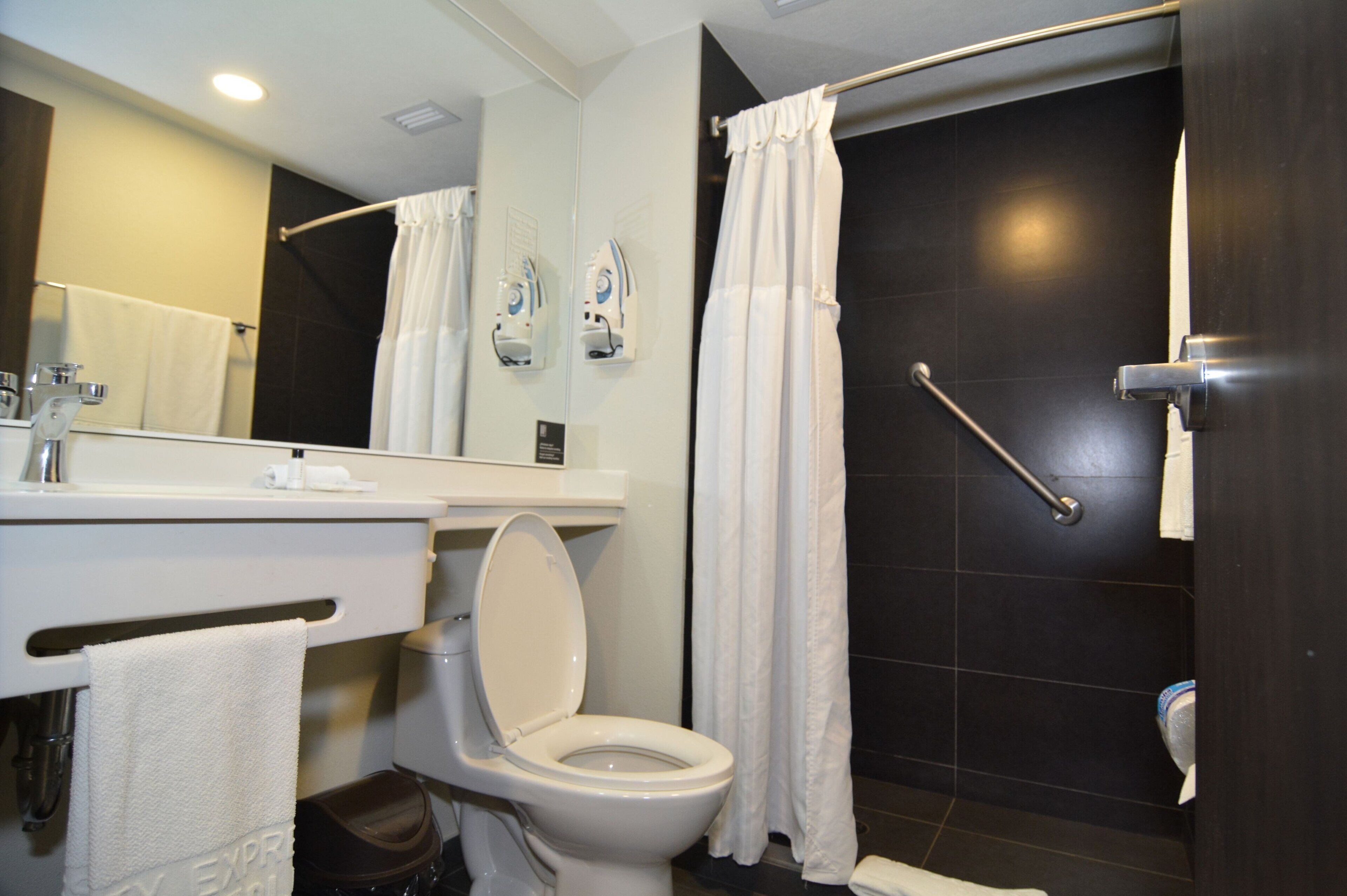 egyptian cotton sheets, hypo-allergenic bedding, desk, soundproofing