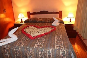 Desk, iron/ironing board, rollaway beds, free WiFi