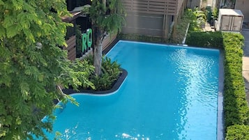 Outdoor pool, open 8:00 AM to 8:00 PM, pool loungers