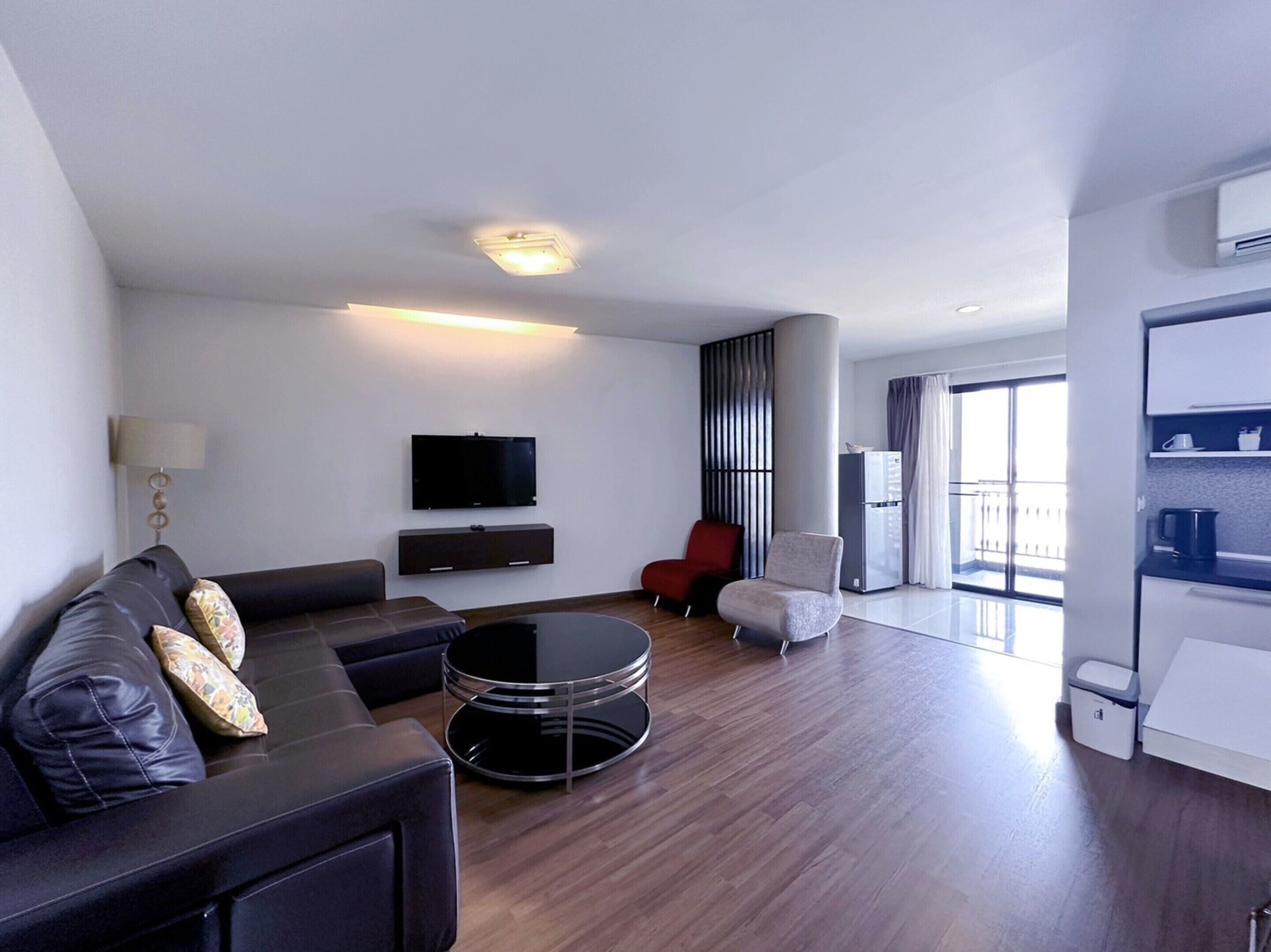 exclusive suite | living area | 40-inch flat-screen tv with cable channels, tv
