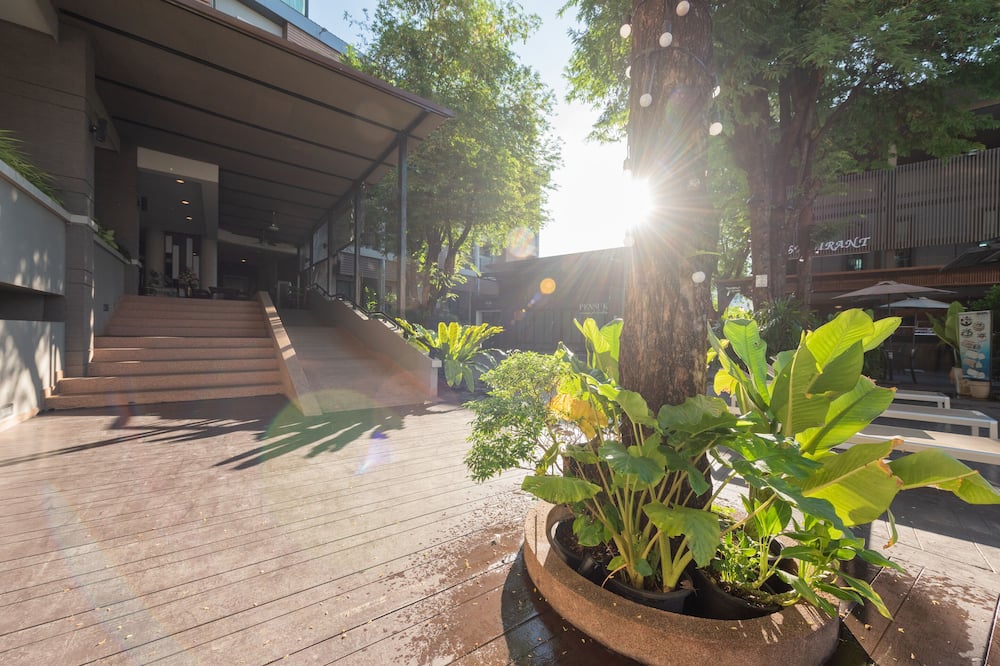 Romyen Garden Place