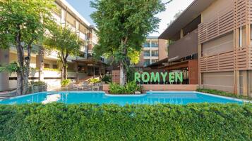 Vista frontal de la propiedad