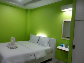 Premium bedding, minibar, blackout curtains, free WiFi