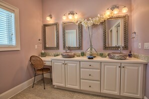 Interior - 6 Bedrm/5.5 Baths/Gulf Front - 4 King Master (Saint George Island)