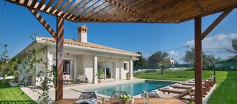 Villa Tisa - Villa met 3 slaapkamers met groot zwembad en tuin