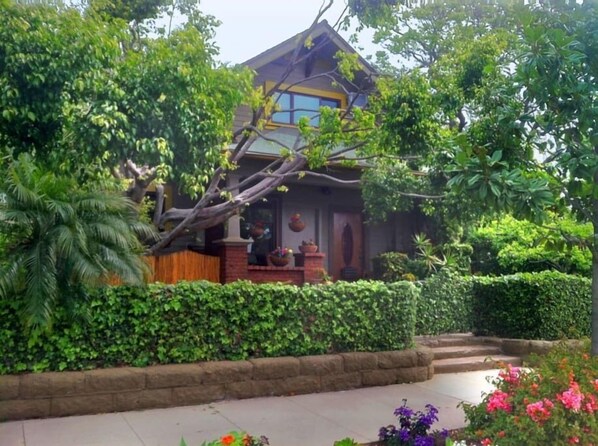 Exterior - Mama Dux - A Sumptuous Urban Sanctuary (Santa Barbara)