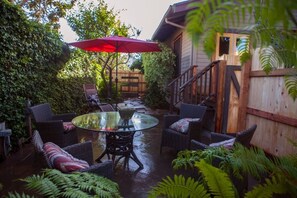 Terrace/patio - Mama Dux - A Sumptuous Urban Sanctuary (Santa Barbara)