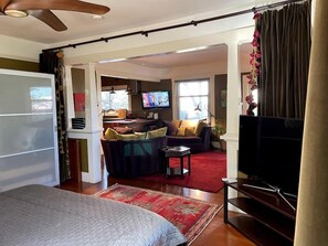 2 bedrooms, desk, iron/ironing board, travel crib - Mama Dux - A Sumptuous Urban Sanctuary (Santa Barbara)