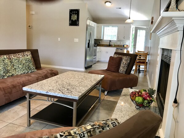 Televisión, chimenea, Netflix y juguetes 