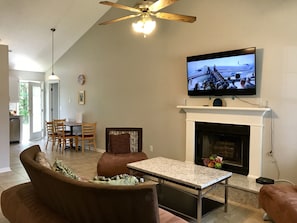 TV, fireplace, Netflix, toys - Clean & Comfortable 3beds/2baths) single Home (North Charleston)