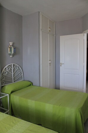 1 bedroom, iron/ironing board, internet, bed sheets - Comfortable and nice apartment in Beachfront in Los Cristianos (Playa de Los Cristianos, Arona)