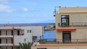 A coastal building with balconies overlooking the sea. - Comfortable and nice apartment in Beachfront in Los Cristianos (Playa de Los Cristianos, Arona)