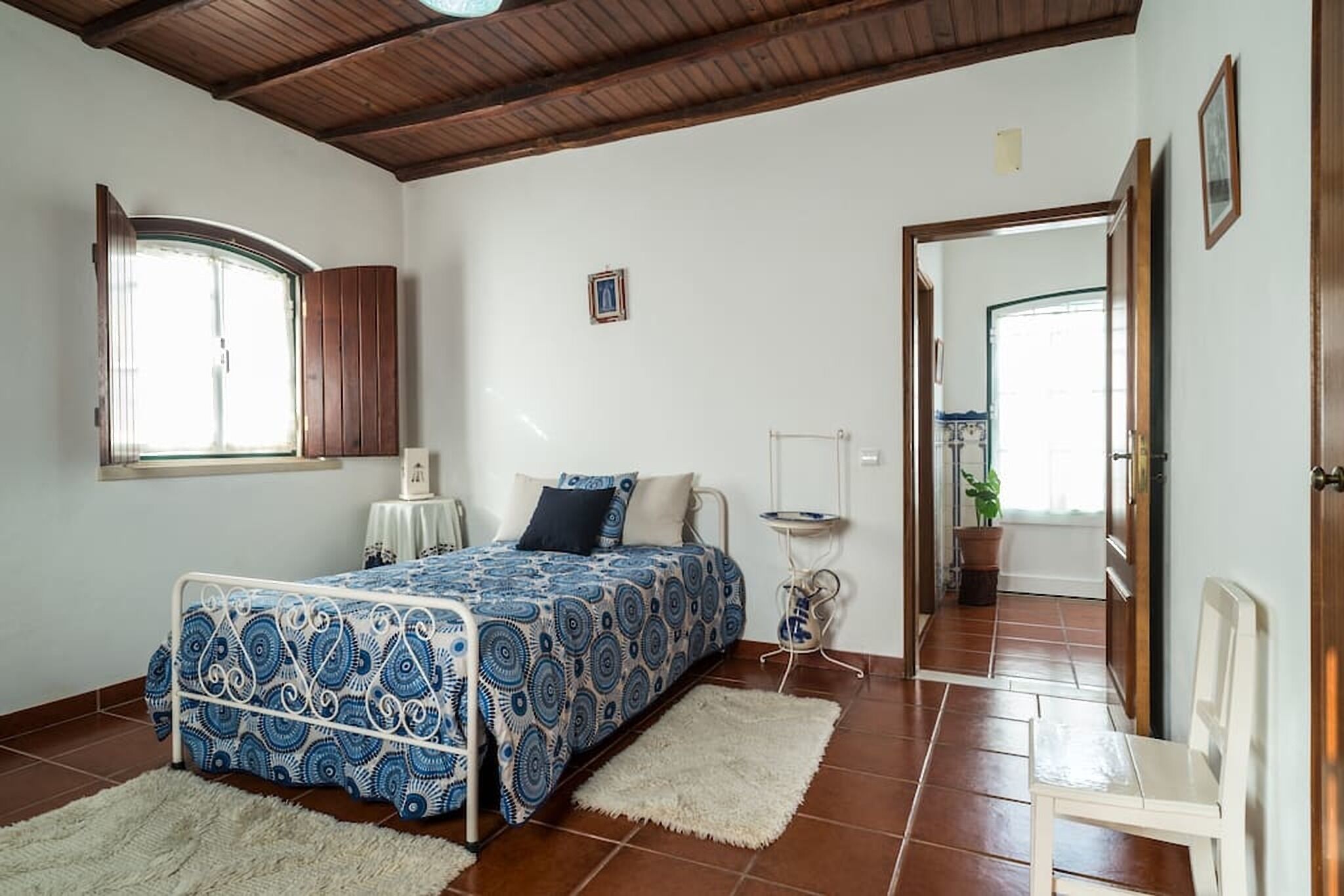3 bedrooms, desk, iron/ironing board, free WiFi