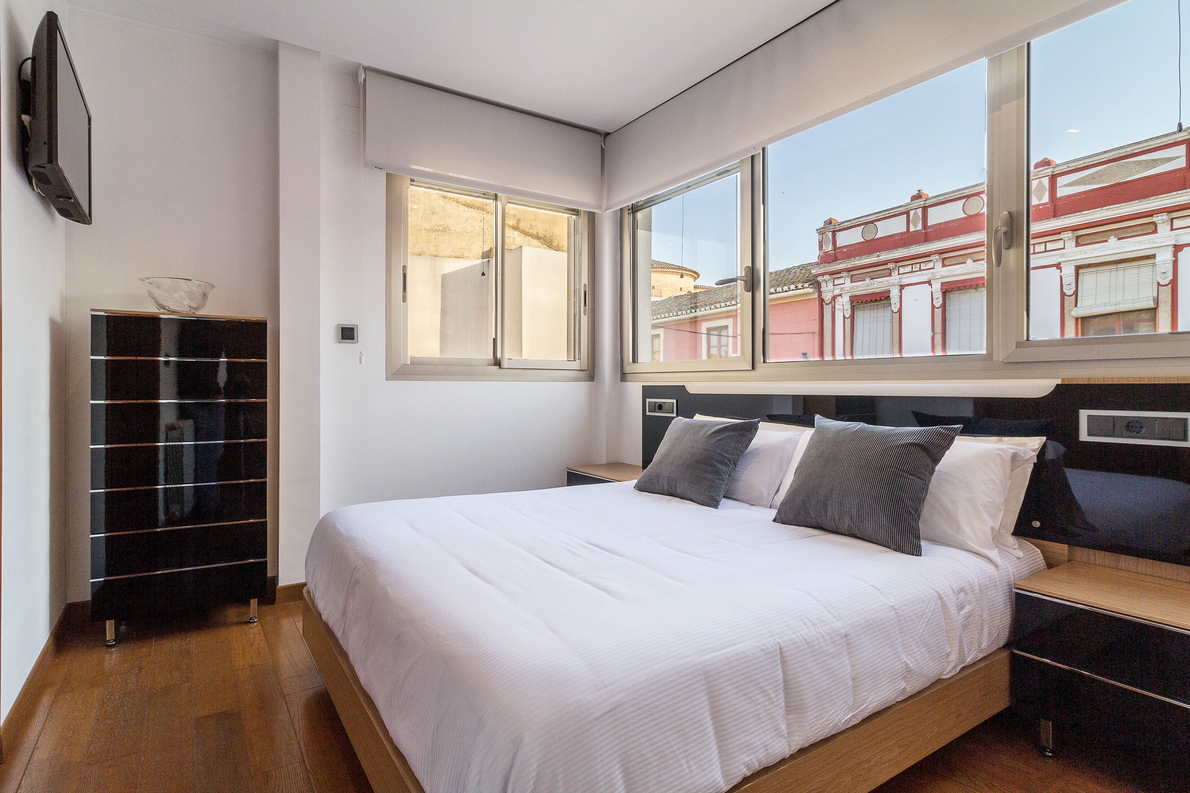 3 slaapkamers, een strijkplank/strijkijzer, reisbedje, gratis wifi