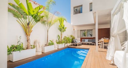 LUXUSVILLA MIT PRIVATEM POOL UND FILMRAUM