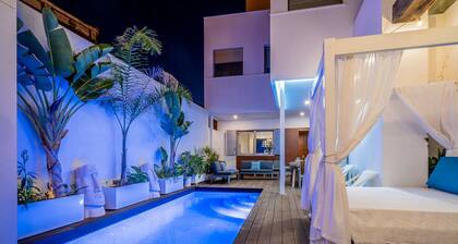 LUXUSVILLA MIT PRIVATEM POOL UND FILMRAUM