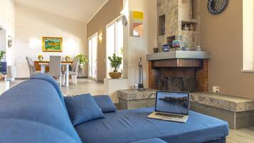 TV, fireplace, stereo