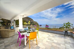 Outdoor dining - Exclusive Luxury La Villa Di Sofia with swimming pool a few km from Palermo (Santa Flavia)