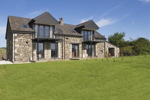 Exterior - Traditional & spacious 2 bedroom cottage on the edge of the Lake District  (Selside, Kendal, Cumbria)