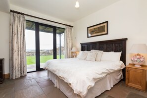 2 makuuhuonetta, silitysrauta/-lauta, ilmainen Wi-Fi, vuodevaatteet