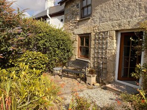 Property grounds - Delightful 300 year old cottage in quiet country lane (Crowlas)