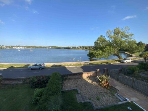 Lake view holiday apartment with Stunning views of the 55acre Boating lake.