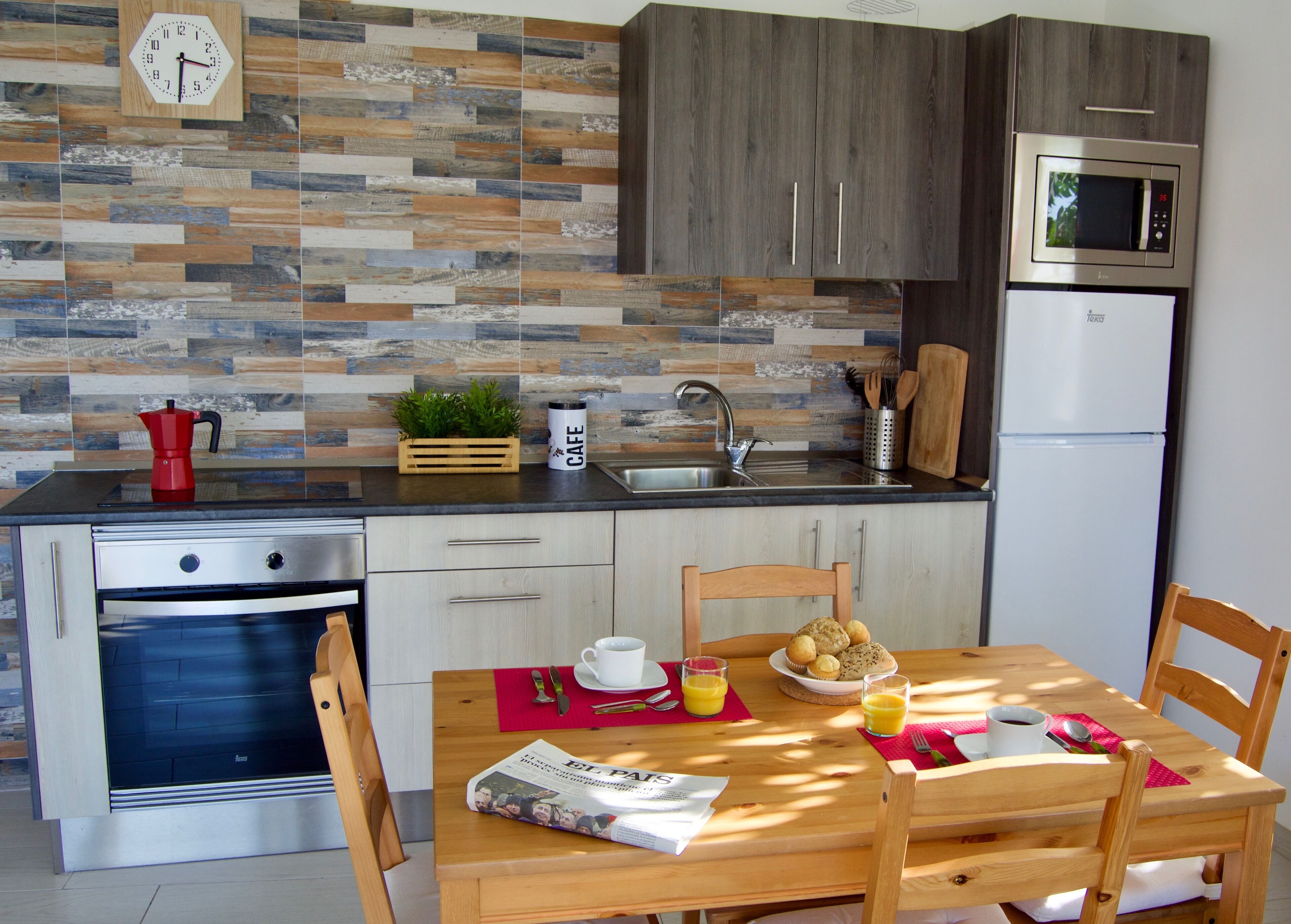 Coffee/tea maker, fridge, microwave, oven